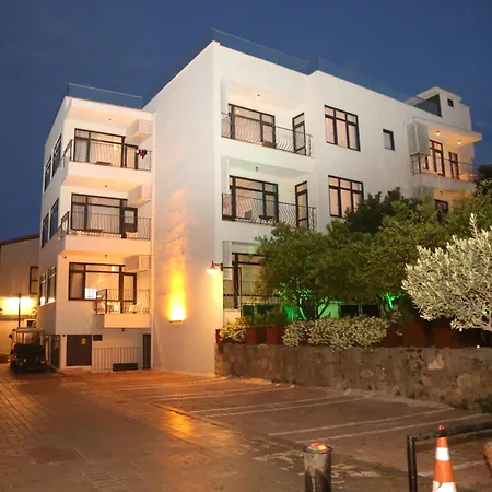 Exceptional Flat With Terrace Near Hadrian's Gate *