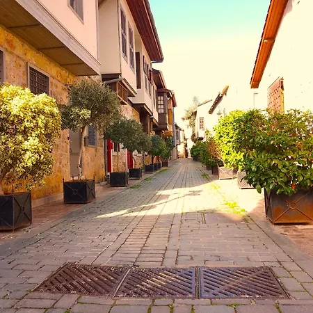 Exceptional Flat With Terrace Near Hadrian's Gate
